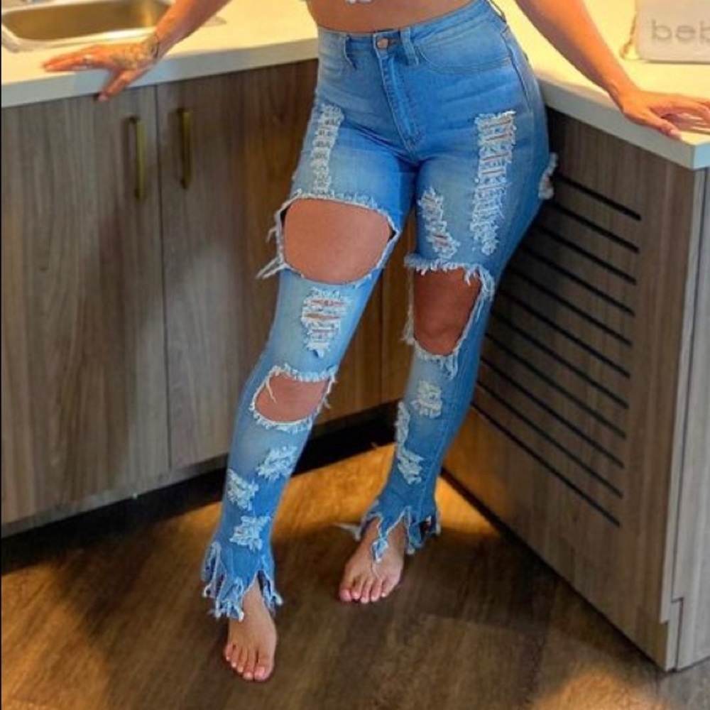 Cute distressed jeans !!!